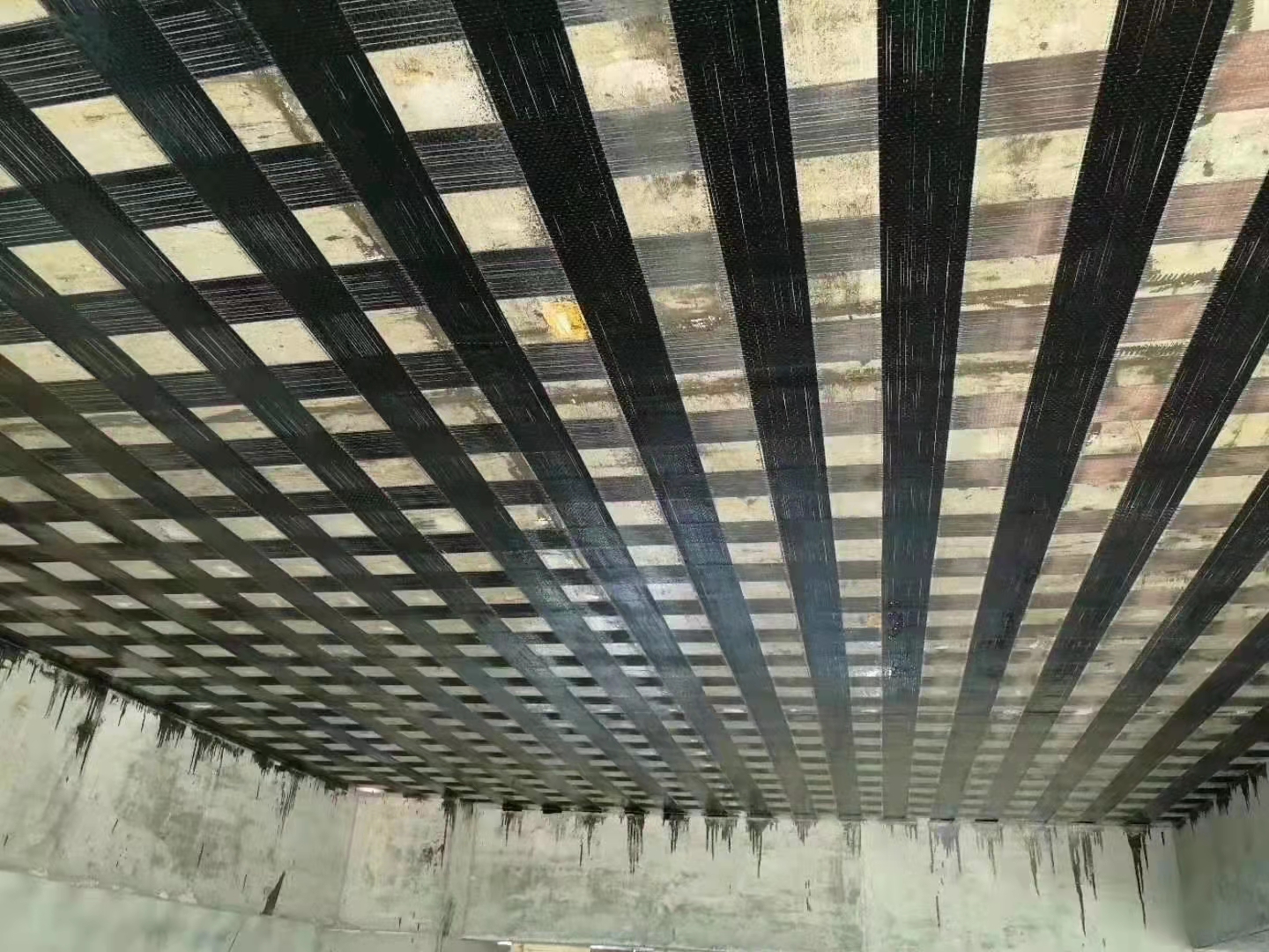 金州楼板碳纤维布加固